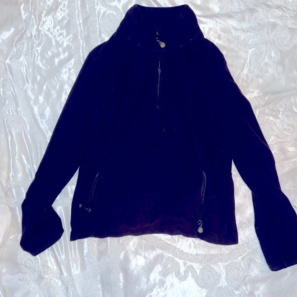 Warm Large/XL black long-sleeve zip-up fleece pullover with pockets. Fall/Winter
